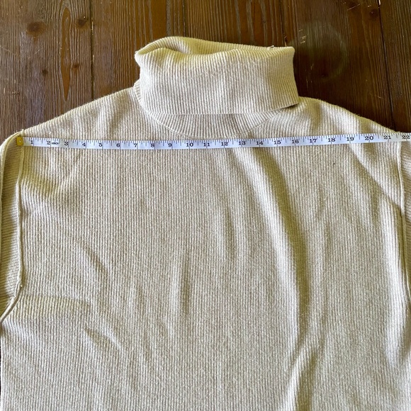 FREE PEOPLE OVERSIZED SWEATER. TAUPE. SIZE SMALL.COZY.FALL.WINTER. - Picture 8 of 9